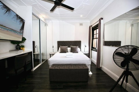 Lux & Quiet Apartment In, Potts Point - Airlie Beach Holiday 1