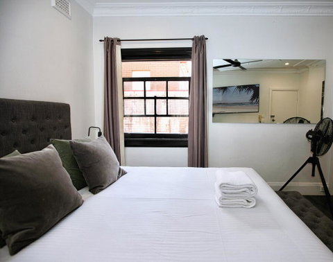 Lux & Quiet Apartment In, Potts Point - Airlie Beach Holiday 2