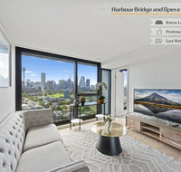 Luxurious Harbour Bridge and Opera House Views apt - Airlie Beach Holiday
