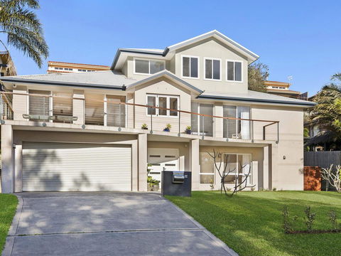 Luxurious Lake House - Airlie Beach Holiday 0