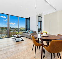 Luxury and Right next to the Central station  Shopping Center - Airlie Beach Holiday