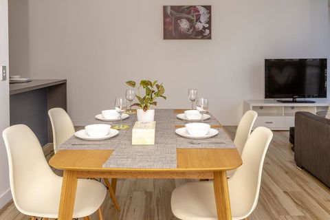 Luxury Modern Apartment In Southport With Hotel Facilities - Airlie Beach Holiday 3