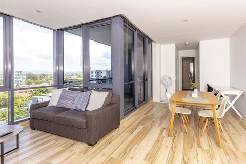 Luxury Modern Apartment In Southport With Hotel Facilities - Airlie Beach Holiday 2