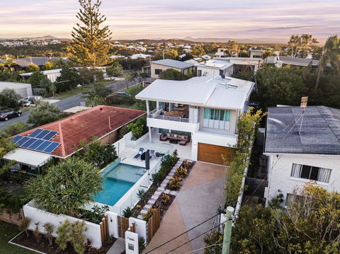 Luxury Tropical Haven - Pacific Avenue, Sunshine Beach - Airlie Beach Holiday 1