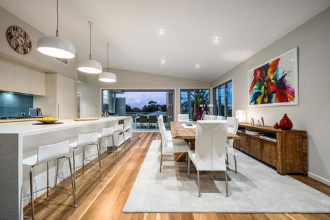 Luxury Tropical Haven - Pacific Avenue, Sunshine Beach - Airlie Beach Holiday 0