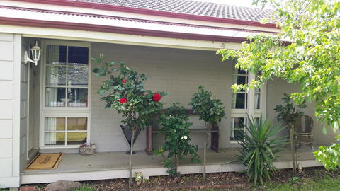Macedon Ranges Homestay - Airlie Beach Holiday 0