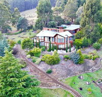 MAGICAL MOUNTAIN RETREAT - 20 mins to CBD and only 10 to MONA - Airlie Beach Holiday
