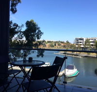 Marina View Apartment on the Maribyrnong River Melbourne - Airlie Beach Holiday