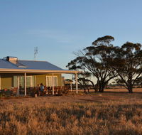 Mary's Farm Cottages - Airlie Beach Holiday