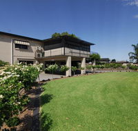 Mayfair Motel - Airlie Beach Holiday