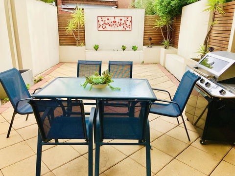 Melbourne Inner City Short Stay Near Flemington Racecourse Free Wifi And Netflix - Airlie Beach Holiday 1