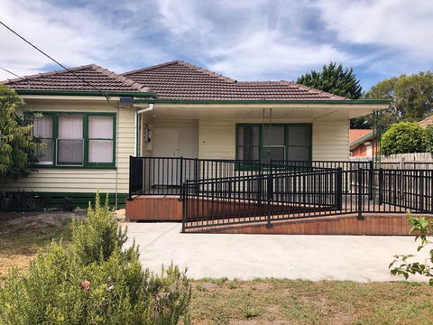 Melbourne Short Stay - Clayton Station, Monash Uni, Hospital - Airlie Beach Holiday 0