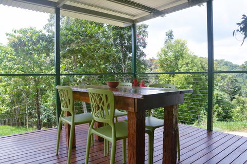 Mena Creek Flower House - Airlie Beach Holiday 2