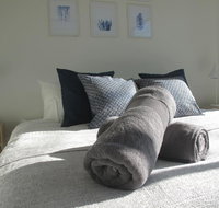 Modern 3 Bedroom Apt With FREE Parking Netflix Wifi  Welcome Wine by BnB Pro - Airlie Beach Holiday