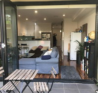 Modern house close to Sydneys vibrant Newtown area - Airlie Beach Holiday