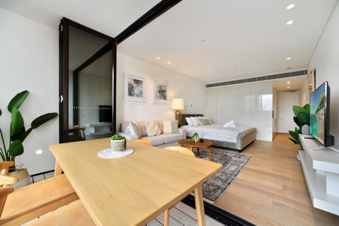Modern Luxury Apartment In The Heart Of Sydney CBD - Airlie Beach Holiday 3