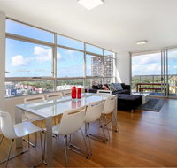 Moore to See - Modern and Spacious 3BR Zetland Apartment with Views over Moore Park - Airlie Beach Holiday
