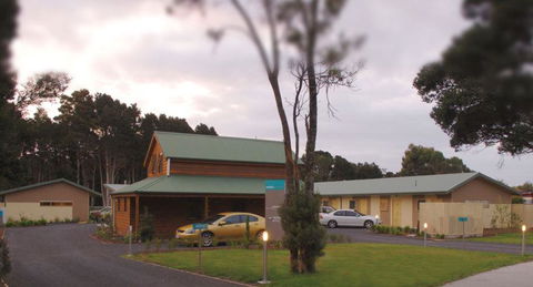 Motel Strahan - Airlie Beach Holiday 0