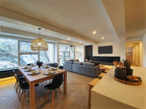 Mt Buller Chalet Hotel & Suites - Airlie Beach Holiday 3