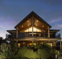 Murray River Lodge Luxury Boutique Accommodation BB - Airlie Beach Holiday