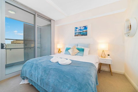 Near Airport & Train Station Stylish Two-Story Apartment - Airlie Beach Holiday 3