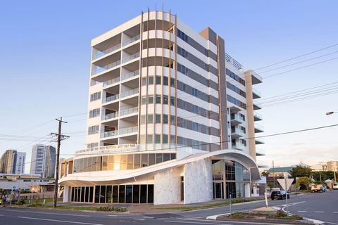 Neo Private Luxury Apartments - Airlie Beach Holiday 1