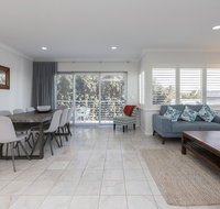 Cottesloe Beach House II - Airlie Beach Holiday