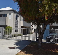Central Executive Townhouse - Airlie Beach Holiday