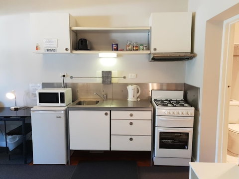 Stirling Apartments - Studio 1 - Airlie Beach Holiday 1