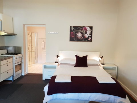 Stirling Apartments - Studio 1 - Airlie Beach Holiday 8