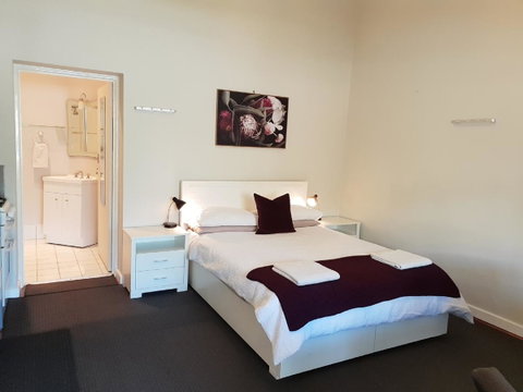 Stirling Apartments - Studio 1 - Airlie Beach Holiday 0