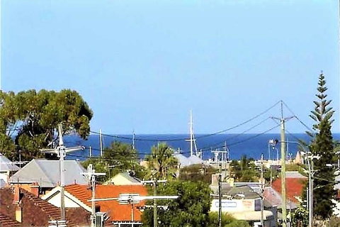 Fremantle Heritage Home For You To Enjoy! - Airlie Beach Holiday 1