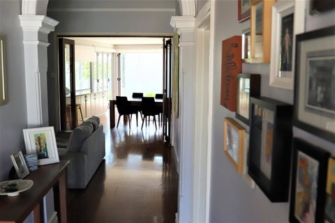 Fremantle Heritage Home For You To Enjoy! - Airlie Beach Holiday 4