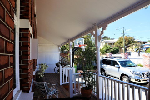 Fremantle Heritage Home For You To Enjoy! - Airlie Beach Holiday 6