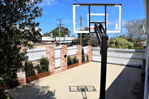 Fremantle Heritage Home For You To Enjoy! - Airlie Beach Holiday 8