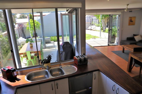 Fremantle Heritage Home For You To Enjoy! - Airlie Beach Holiday 7