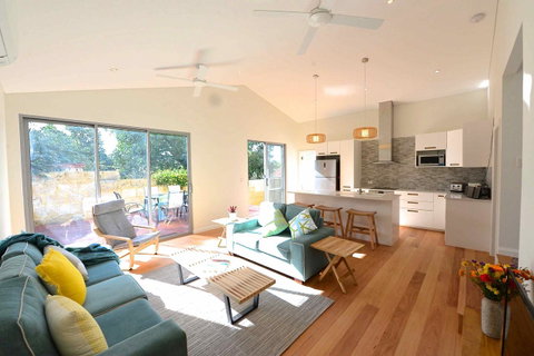 Sunny Blinco Street House - Airlie Beach Holiday 0