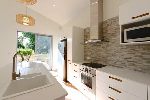 Sunny Blinco Street House - Airlie Beach Holiday 3
