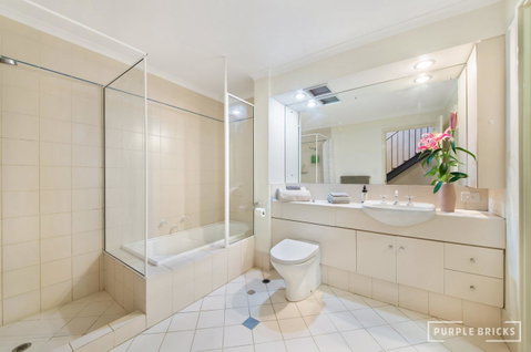 Spacious Central Townhouse - Airlie Beach Holiday 6