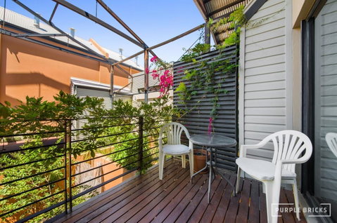 Spacious Central Townhouse - Airlie Beach Holiday 10