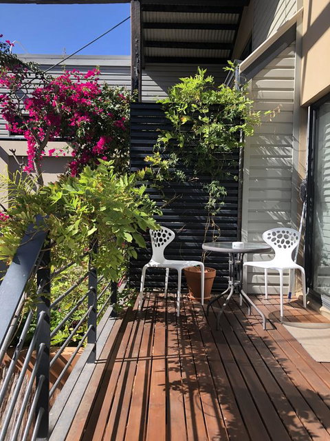 Spacious Central Townhouse - Airlie Beach Holiday 1