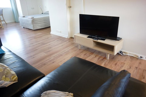 Studio 208 With Ocean Views - Airlie Beach Holiday 9