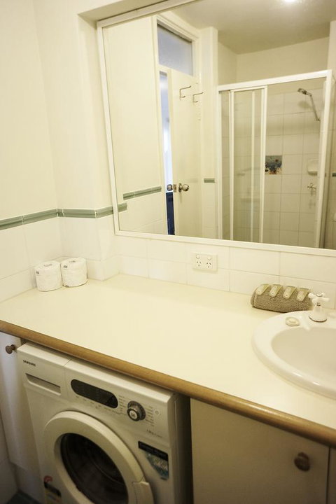 Studio 208 With Ocean Views - Airlie Beach Holiday 15