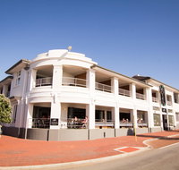 Cottesloe Beach Hotel - Airlie Beach Holiday