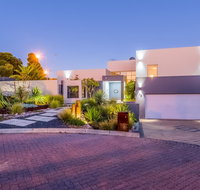 Perth Luxury Accommodation - Airlie Beach Holiday