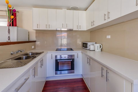 Brilliant, Neat, Convenient, Family-friendly House - Airlie Beach Holiday 5