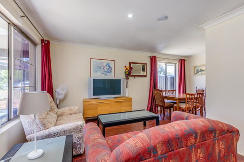 Brilliant, Neat, Convenient, Family-friendly House - Airlie Beach Holiday 0