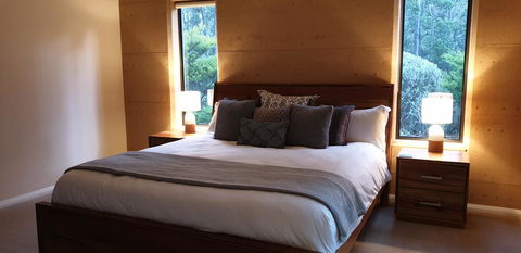 Jarrah Grove Forest Retreat - Airlie Beach Holiday 5
