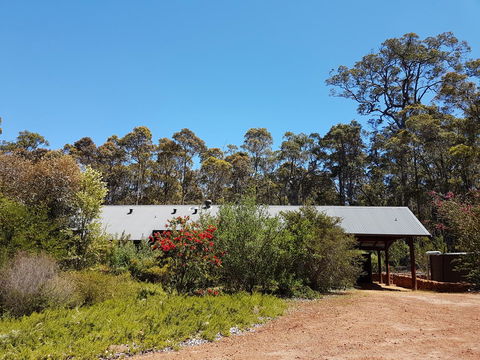 Jarrah Grove Forest Retreat - Airlie Beach Holiday 19