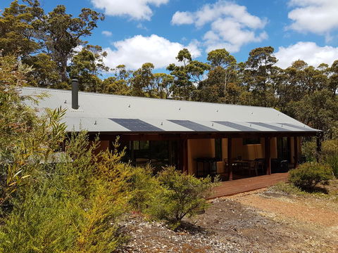 Jarrah Grove Forest Retreat - Airlie Beach Holiday 15